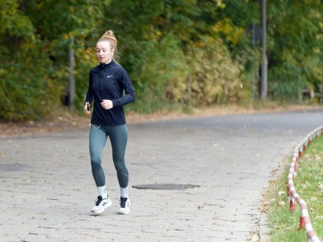 Koszulki biegowe - Komfort, funkcjonalność i styl na każdym kroku
